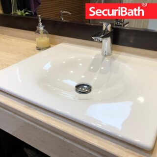 Mampara de tres puertas para tu baño estrecho