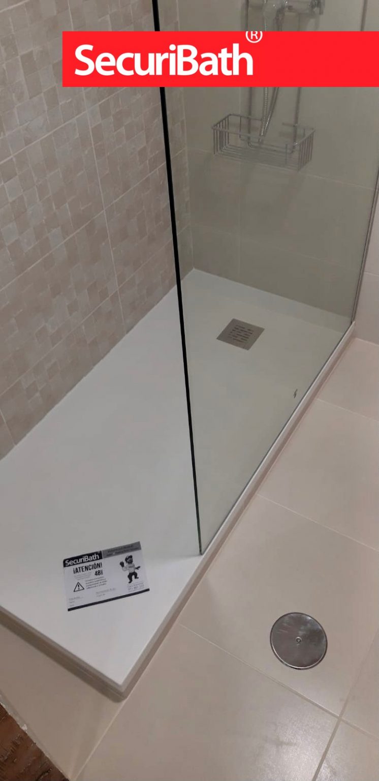 Instala una puerta corredera exterior en tu baño con SecuriBath