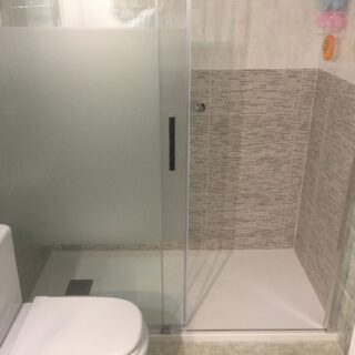 MAMPARA ASISTENCIAL PARA PERSONAS CON MOVILIDAD REDUCIDA