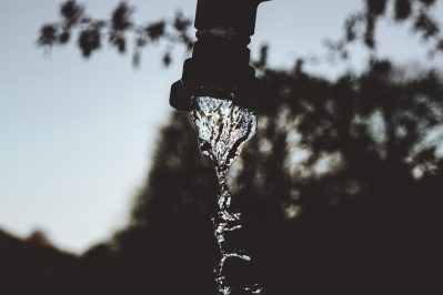 Descubre los secretos para reducir tu consumo de agua en tu hogar