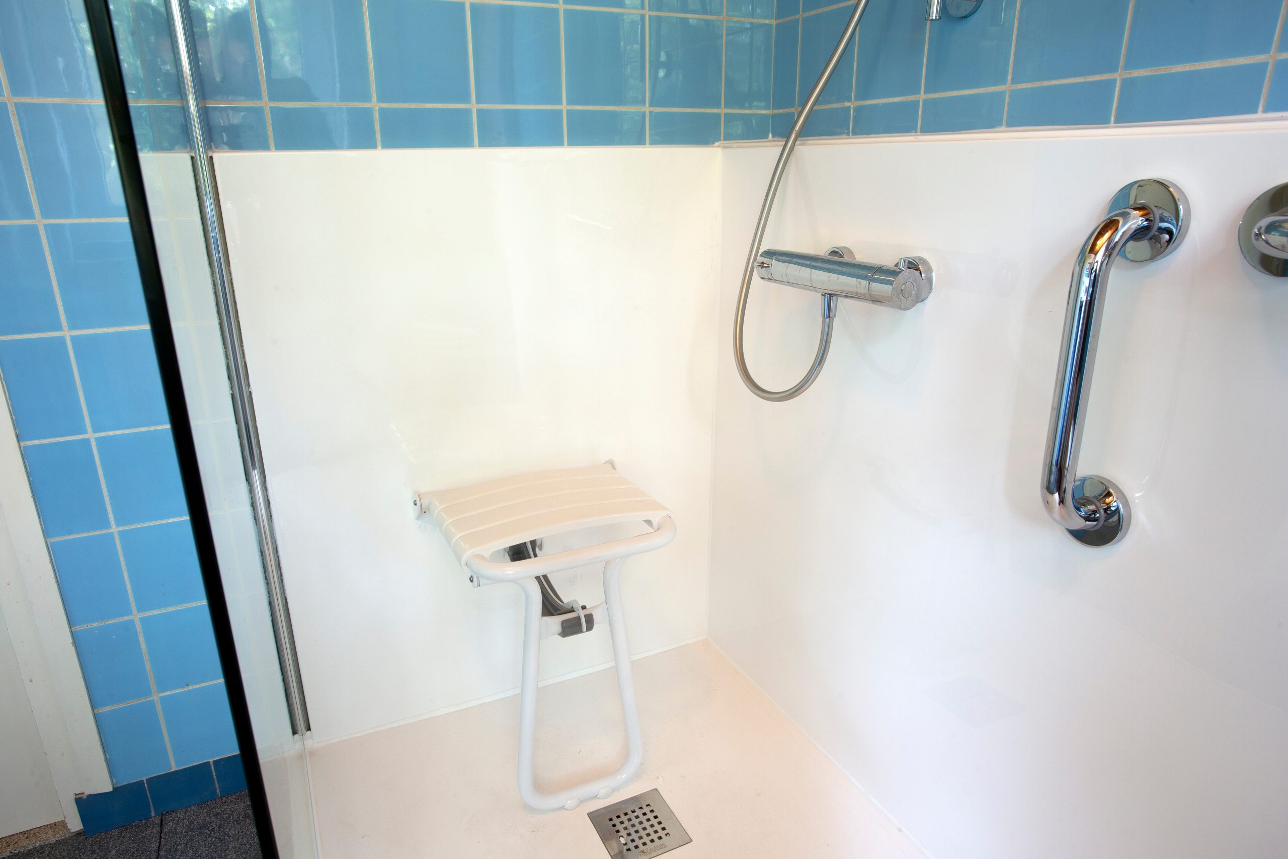 zona de ducha accesible para persona con movilidad reducida