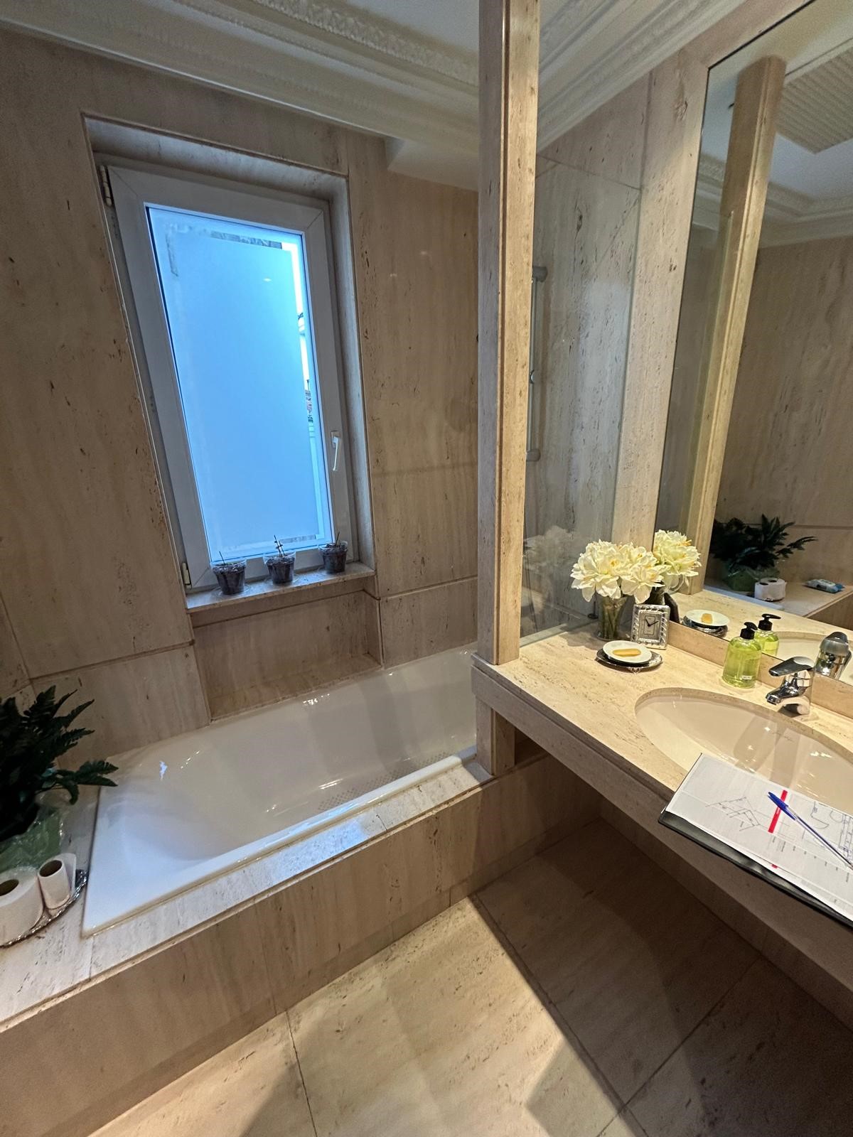 Antes del cambio de bañera por plato de ducha del baño señorial