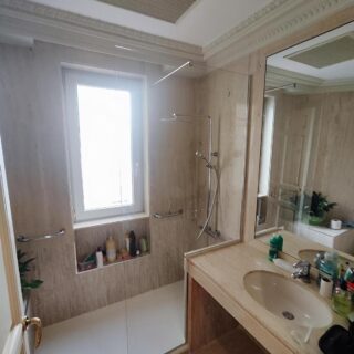 Cambio de bañera por plato de ducha con renovación de paredes: reforma rápida en Alcobendas