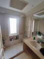Cambio de bañera por plato de ducha en baño señorial de Recoletos: elegancia sin renunciar a la seguridad