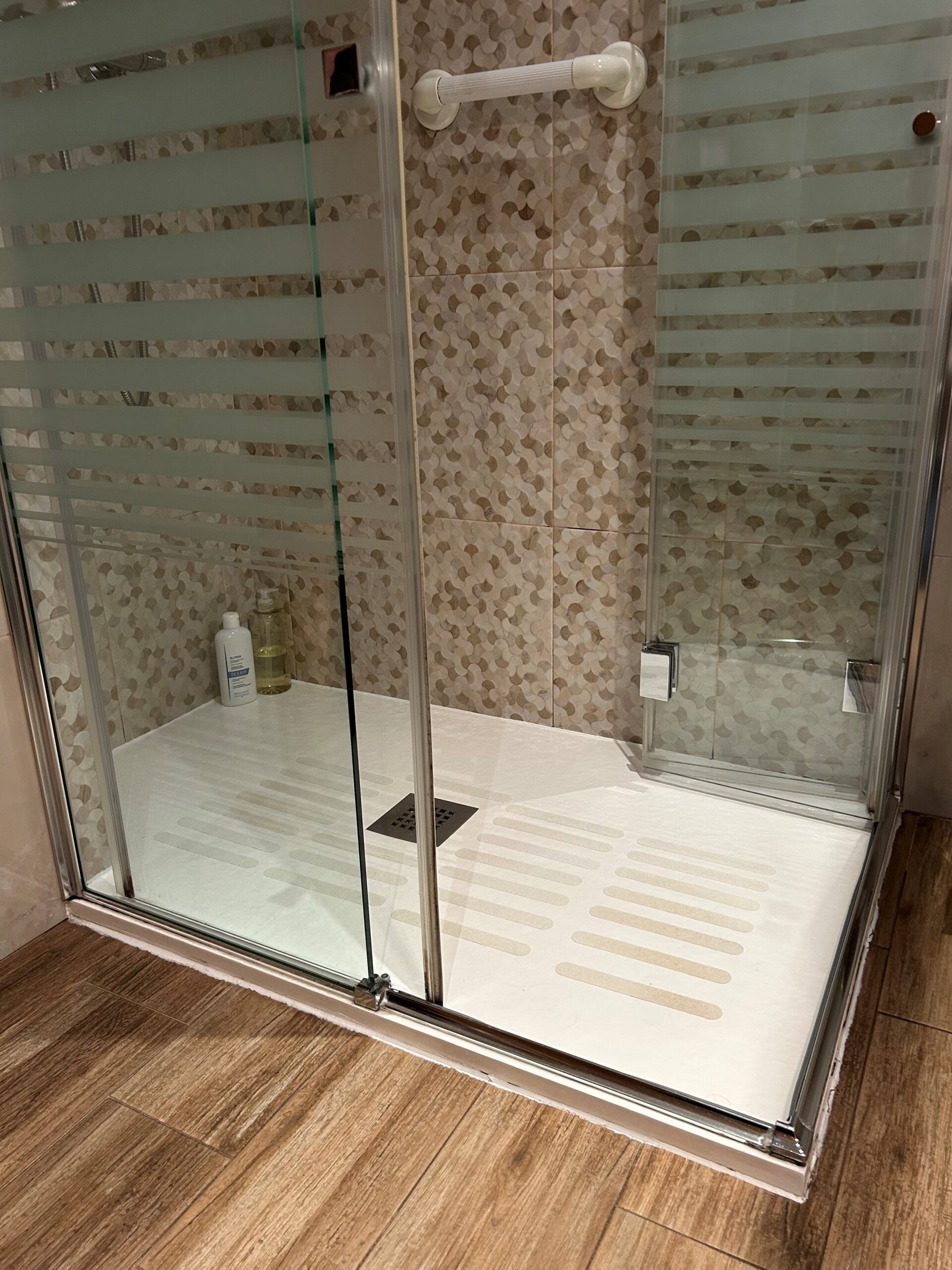 Plato de ducha que resbala