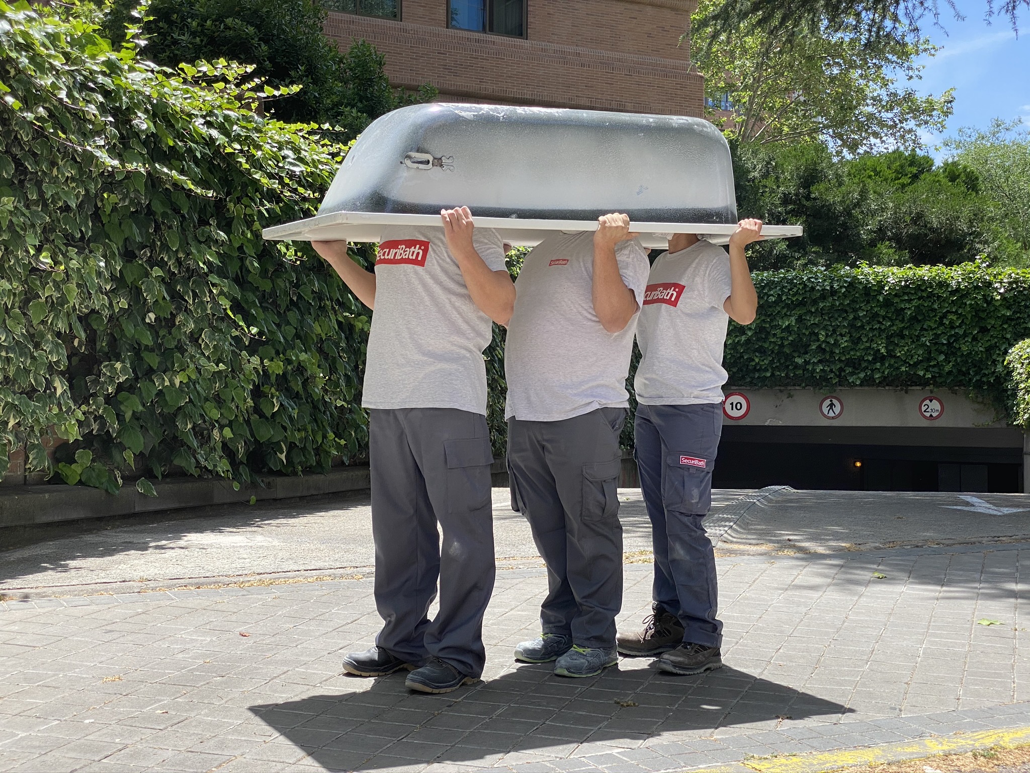 Equipo de cambio de bañera por ducha