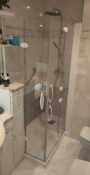 Cambio de bañera por ducha con mampara asistencial en esquina: accesibilidad sin obras invasivas en Chamartín