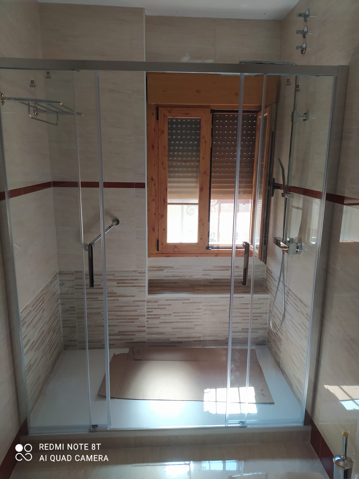 después del cambio de bañera semicircular por plato de ducha