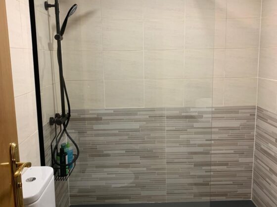 Antes y después – De bañera blanca a plato de ducha color cemento Y MÁS!