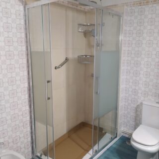 CAMBIO BAÑERA POR DUCHA CUANDO LAS TUBERIAS DE CALEFACCIÓN PASAN POR DEBAJO DE BAÑERA