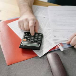 Cambiar la bañera por ducha: ayudas públicas y “ventajas fiscales” sin líos